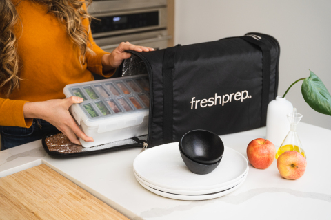 Fresh Prep Zero Waste Kit with the company's insulated, reusable bag (Photo: Business Wire)