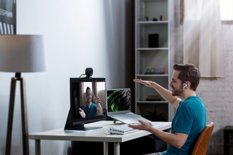 Whether video conferencing or broadcasting content, the Razer Kiyo Pro’s image quality, low-light performance, field-of-view, and fuss-free setup allows you to focus on what’s important. (Photo: Business Wire)