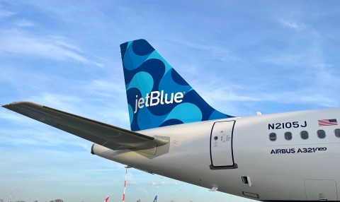 Travelers can spot the A321neo with Mint by its unique “Ribbons” tailfin. The design features three blues from the airline’s brand palette and is the first tailfin inspired by so-called “Op Art” – as in optical art – using simple shapes to create the illusion of three dimensions and movement. (Photo: Business Wire)