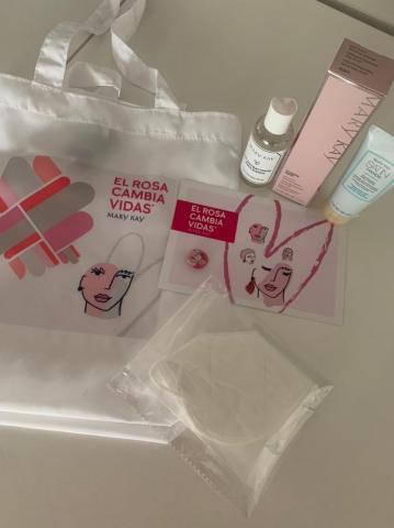 original Mary Kay junto con Nido Social A.C. entregaron 410 kits para reconocer el liderazgo de mujeres que forman parte del personal de salud en la primera línea de atención por COVID en siete hospitales de la Ciudad de México. (Foto: Mary Kay Inc.)