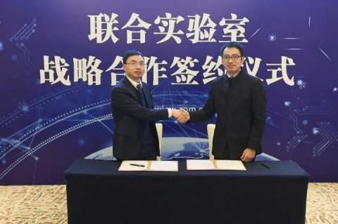 Keysight and Aview sign a memorandum of cooperation. (Left: Qitao Pan, regional sales manager for East China at Keysight. Right: He Hongxin, general manager of Aview Technology) (Photo: Business Wire)