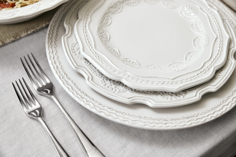 Details on the Dinnerware of the New Trisha Yearwood Tabletop Collection with Williams Sonoma (Photo: Business Wire)