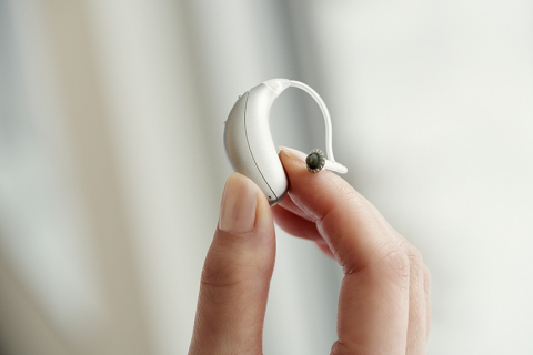 People across the country and UnitedHealthcare members can save on custom-programmed hearing aids through the Right2You virtual care model, including this Relate device. Source: UnitedHealthcare Hearing
