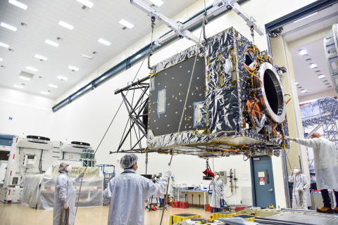 Maxar engineers prepare the Psyche spacecraft bus for transport to NASA's Jet Propulsion Lab. (Photo: Business Wire)