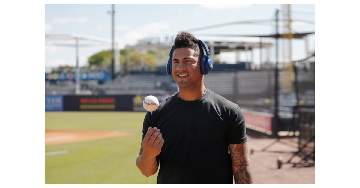 What Pros Wear: Gleyber Torres' Rooly Flip-Up Sunglasses - What Pros Wear