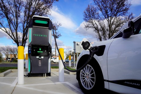 FreeWire’s Boost Charger™ Reduces Installation and Operational Costs for Electric Vehicle Charging, According to Electric Power Research Institute Study (Photo: Business Wire)