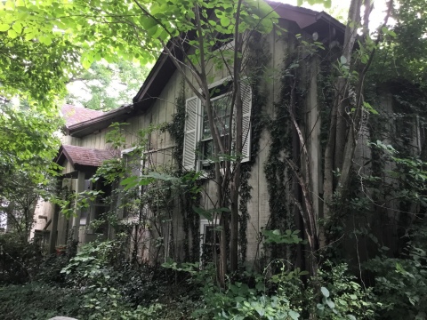 HomeVestors announced The Ugliest House Of The Year 2020, a 2,146 square-foot Knoxville home built in 1945 that was voted the winner from among several nationwide, and celebrated before its renovation with “An Ugly House Dance Party”. (Photo: Business Wire)
