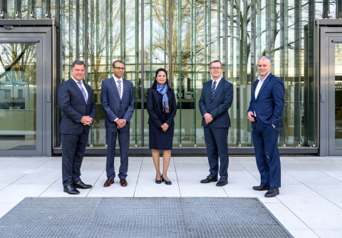 From left to right: Christian O. Erbe, CEO Erbe Elektromedizin GmbH, Shirish Joshi, General Manager Maxer Endoscopy GmbH, Gayatri Joshi, Shareholder Maxer Endoscopy GmbH, Daniel Zimmermann, CFO Erbe Elektromedizin GmbH, and Marcus Felstead, CMO Erbe Elektromedizin GmbH. (The picture was taken after all parties were tested COVID-19 negative.)