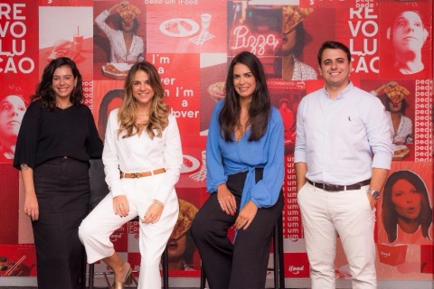 Roberta Castanheiro, coordenadora de negócios do iFood, Maria Costa, diretora da Givex Brasil, Paula Rabelo diretora do iFood Empresas e Iago Annes, gerente comercial da Givex Brasil (Photo: Business Wire)