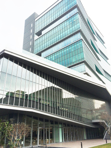 original E.SUN Hope Campus obtained LEED gold green building certification and green server rooms. By 2027, all of E.SUN’s proprietary domestic buildings will be converted into green buildings. (Photo: Business Wire)