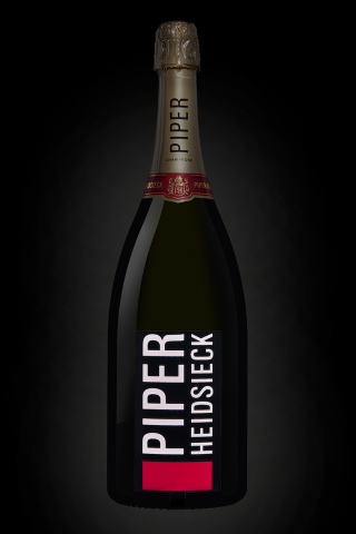 original Piper-Heidsieck’s 2021 Limited-Edition Bottle “Lights Up” Awards Season (Photo: Business Wire)