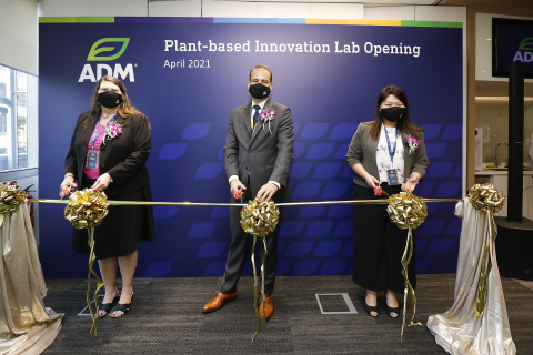 (LtoR) Lori Murphy, Vice President, Creation, Design & Development Asia Pacific; Dirk Oyen, Vice President and General Manager South East Asia and Nicole Yo, Director, Creation, Design & Development South East Asia, Head of Flavor Creation Asia Pacific and Principal Flavorist; officiated the opening of ADM's Plant-based Innovation Lab in Singapore. (Photo: Business Wire)