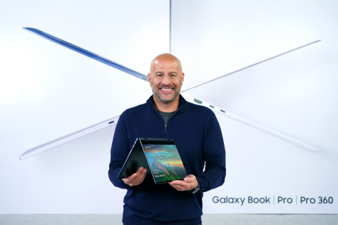 Gregory Bryant, executive vice president and general manager of the Client Computing Group at Intel, displays a Samsung Galaxy Book Pro 360. Intel's work with Samsung allows the new Galaxy Book Pro PCs to deliver advanced experiences across mobility, connectivity and performance. (Credit: Intel Corporation)