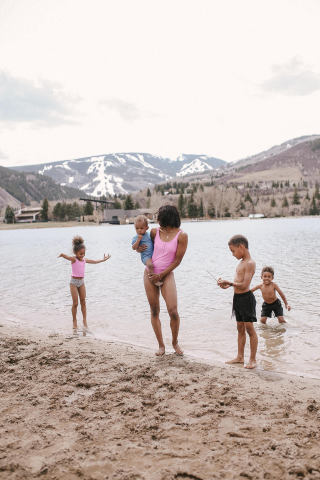 A Vacasa family vacation in Colorado. Photo credit: Fatima Dedrickson (@stylefitfatty).