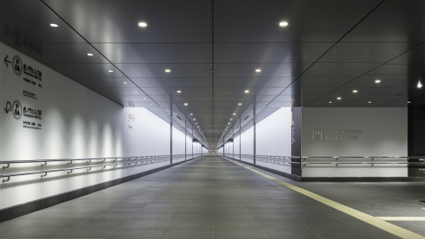 Underground pedestrian walkway connecting subway station, Toranomon Hills Mori Tower and Toranomon Hills Business Tower (Photo: Business Wire)