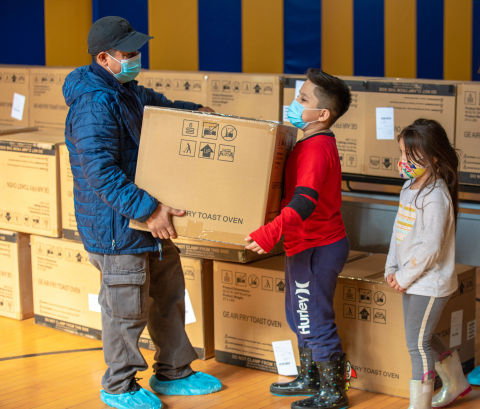 Family picking up toaster oven (Photo: GE Appliances, a Haier company)