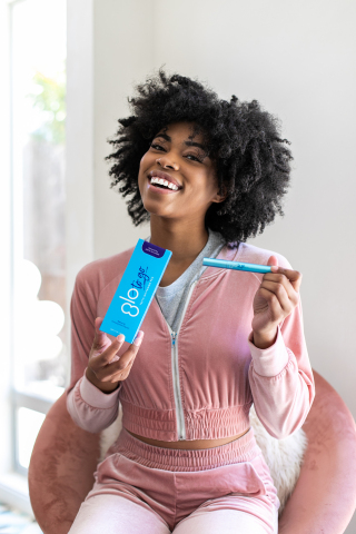 The pocket-sized GLO To Go Whitening Pen features a fast and effortless application process and a sensitivity-free formula and is available at Sephora.com and www.GLOScience.com. (Photo: Business Wire)