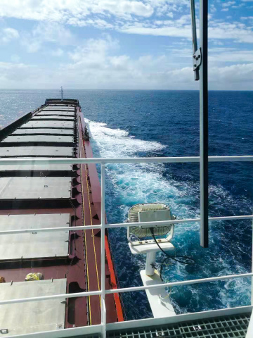 View from the bridge of the Captain Henry Jackman as she crosses the Pacific Ocean. (Photo: Business Wire)