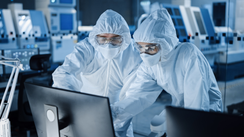 Scientists in a bioproduction laboratory (Photo: WhiteLab Genomics)