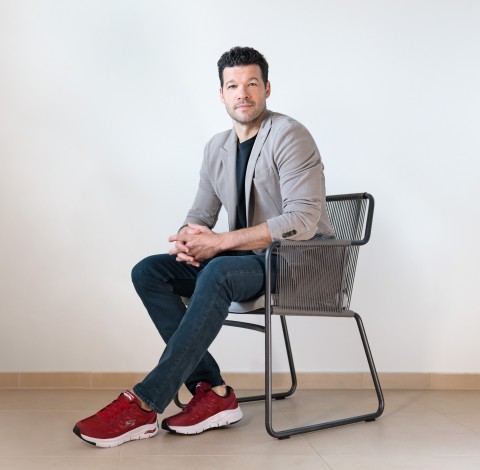 original Three-time German Footballer of the Year Michael Ballack signs on to appear in Skechers marketing campaigns. Photo credit: Eikaetschja