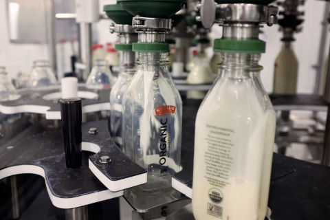 The new Rohnert Park creamery and its reusable glass bottle program, which currently includes its flagship product Straus Organic Cream-Top Milk, Organic Chocolate Milk, Organic Half & Half, and Organic Heavy Whipping Cream, are essential in the larger vision of reducing Straus’ carbon footprint. (Photo: Business Wire)