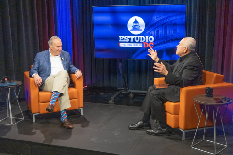 original Entrevista exclusiva con El Senador Chuck Schumer en 'Estudio DC con Gerson Borrero' saldra al aire 10 de Junio @ 9pm ET/PT y Domingo, 13 de junio @ 10am ET/PT por HITN. (Photo: Business Wire)