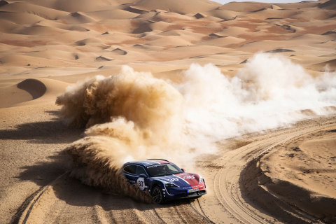 thumbnail The world’s first electric Cross Utility Vehicle, the Taycan Cross Turismo, on a race track in the desert of Liwa (UAE) (Photo: AETOSWire)