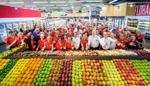 Southeastern Grocers Executive Vice President of Store Growth and 43-year grocery industry veteran, Eddie Garcia (center) celebrates a Winn-Dixie store remodel with associates in The Villages, Florida. (Photo: Business Wire)