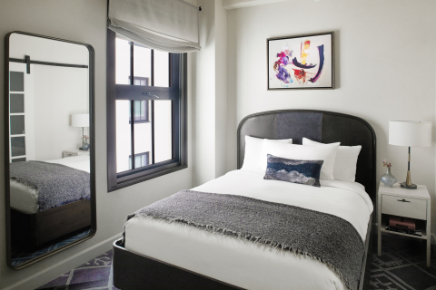 Queen guestroom at Hotel Figueroa. (Photo: Business Wire)