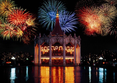 You're invited to summer's biggest party: the Coca Cola July 4th Fest at 11 Six Flags parks across the country! Enjoy fireworks each night, July 2-4. (Photo: Business Wire)