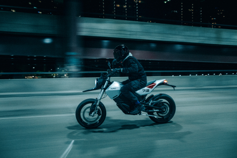 The all-new Zero FXE street bike features ergonomic touch points and rider UI/UX, resulting in a model that combines breathtaking aesthetics with cutting-edge performance features. (Photo: Business Wire)