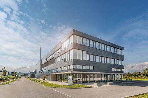 original Only an hour’s drive from Vetter’s headquarters in Ravensburg, Germany, the new site is well-positioned to become a successful expansion of Vetter’s existing clinical operations. Source: Vetter Pharma International GmbH