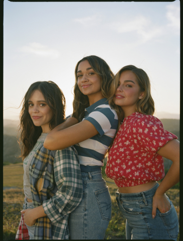 American Eagle BTS ’21 ‘Future Together. Jeans Forever’ Campaign Jenna Ortega, Madison Bailey, Addison Rae Photo Credit: AEO, Inc.