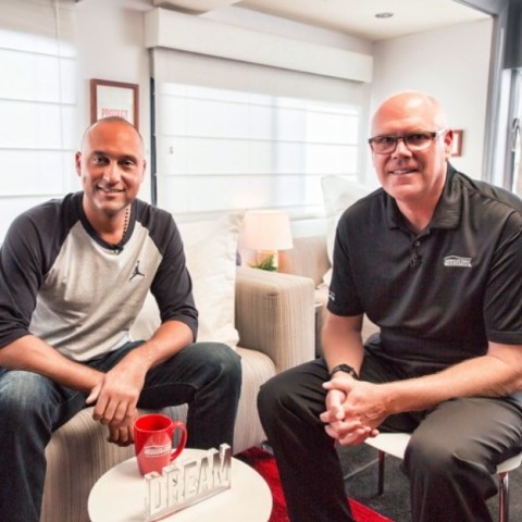 Baseball great and American Family Insurance brand ambassador Derek Jeter and American Family Insurance Chair/CEO Jack Salzwedel. (Photo: Business Wire)