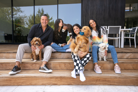 Charli, Dixie, Heidi & Marc D'Amelio with their dogs Belle, Rebel, Cali and Codi all wearing Halo Collars (Photo: Business Wire)
