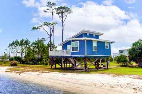 A Vacasa vacation rental in Gulf Shores, Alabama, the #3 market on the Top 25 Best Places to Buy a Vacation Home report. (Photo: Business Wire)