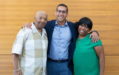 The first Impella ECP patient in the world, Robert Matthews (left), with his daughter, Tanya Peterson (right), and his interventional cardiologist, Dr. Amir Kaki (center). (Photo: Business Wire)
