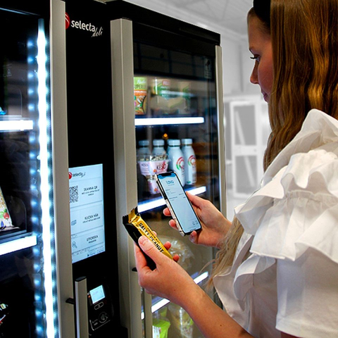 Selecta vending machine with contactless payments capabilities enabled by Fiserv. (Photo: Business Wire)