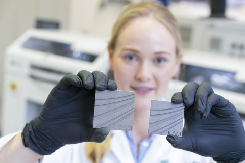 original Parts produced by metal binder jetting before (left) and after (right) sintering. © Fraunhofer IFAM (Photo: Business Wire)