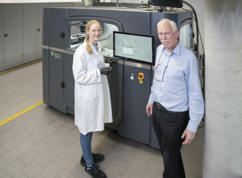With the new X1 25Pro® from ExOne, Prof. Frank Petzoldt and his team want to investigate pilot and pre-series production of components using metal binder jetting. © Fraunhofer IFAM (Photo: Business Wire)