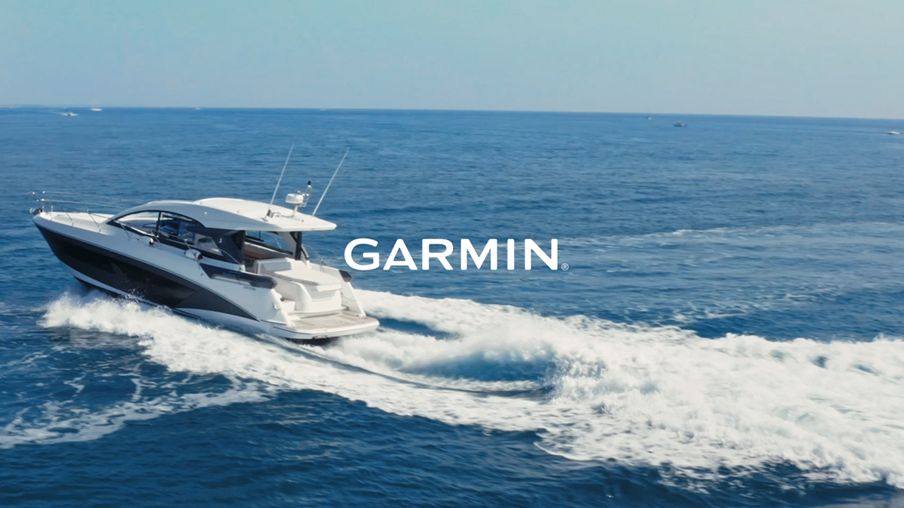 Garmin Surround View gives captains a true 360-degree bird’s-eye view around the vessel for unprecedented situational awareness and convenience in tight maneuvering situations.