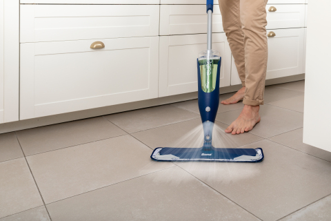 The Bona Premium Spray Mop is ergonomically designed with a comfort grip and foam handle. A 41,91-centimeter mop head with soft, rubberized corners protects skirting boards and furniture and is the largest in the industry which makes for a fast, easy cleaning experience. (Photo: Business Wire)