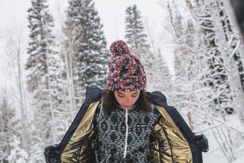 The women’s Joy Peak Mid Jacket features a statement-making Omni-Heat Infinity gold lining to stay cozy throughout the cold winter months. (Photo: Business Wire)