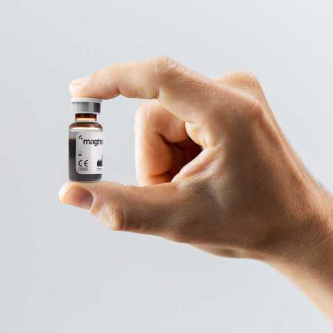 A vial of Magtrace held in the hand (Photo: Business Wire)