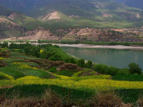 In partnership with The Nature Conservancy, Mary Kay will help support small, rural headwaters to supply drinking water local rural communities in China. © Brian Richter