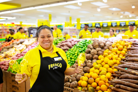 original Para celebrar el Mes de la Herencia Hispana, Southeastern Grocers Inc. (SEG), la empresa madre y hogar de Fresco y Más, Harveys Supermarket y las tiendas de comestibles Winn-Dixie, está anunciando la continuada expansión de su popular tienda enfocada en los hispanos, Fresco y Más. (Foto: Business Wire)