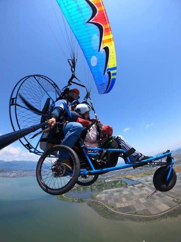 Wheelchair paragliding over Lake Biwa (c)MPG Biwako