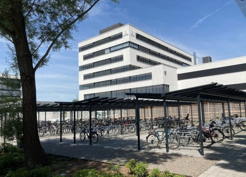 Covered and with a lot of space: Highly modern parking facilities for bicycles are only one of the many actions of Vetter's sustainability initiatives. Picture source: Vetter Pharma International GmbH
(Photo: Business Wire)