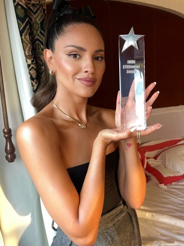 thumbnail Eiza González Receives an IMDb "Fan Favorite" STARmeter Award (Photo courtesy Eiza González for IMDb)