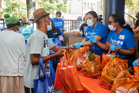 thumbnail Asociados de Empire se ofrecen como voluntarios durante el Mes de Acción Contra el Hambre (Photo: Business Wire)
